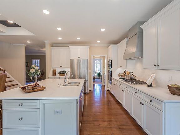 4th image of 4113 Caddington Dr