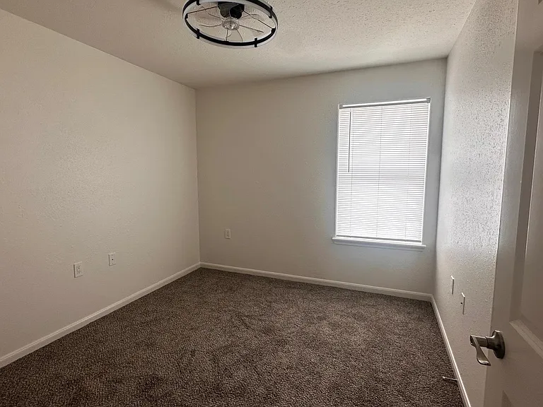 2702 Vienna Pl — Photo 12