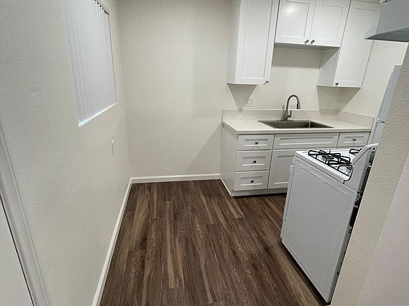 2nd image of 663 Sea Vale St APT 2