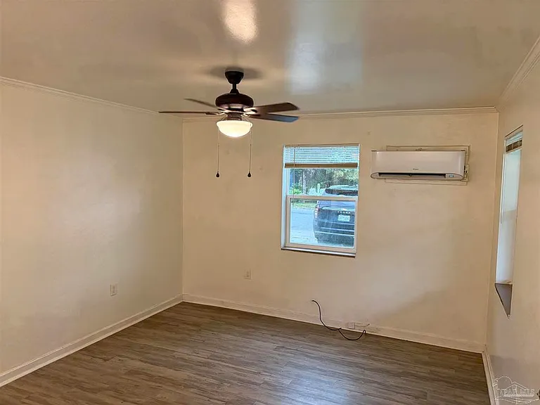 107 Holmes Dr #C — Photo 2