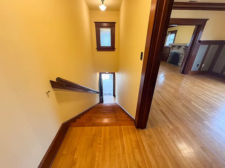 1123 Marion Ave — Photo 17