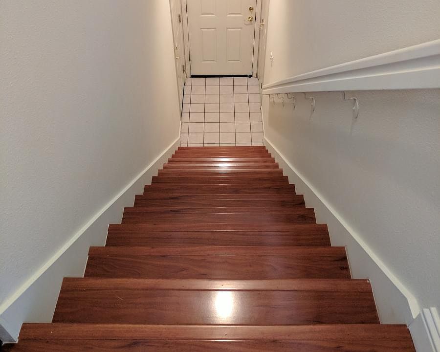 Entrance with separate shoe closet