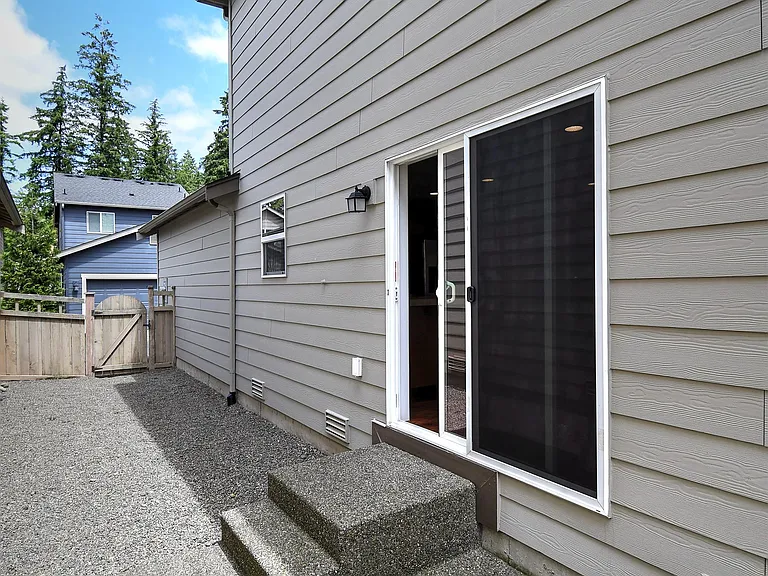 8724 Stockholm Ln NE — Photo 23