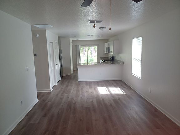 2nd image of 932 W 9th St