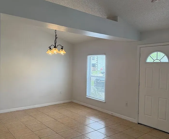 405 Francisco Way — Photo 5