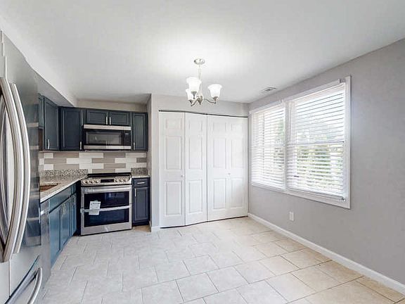 3rd image of 2858 Lake Forest Dr