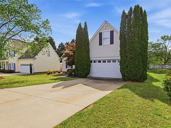 3rd image of 103 Timber Trace Way