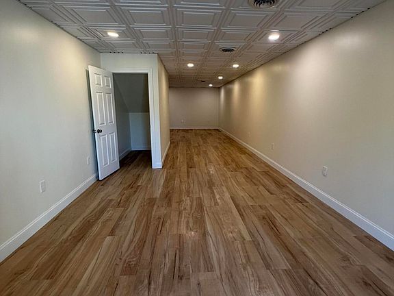 3rd image of 56 Outlet Dr