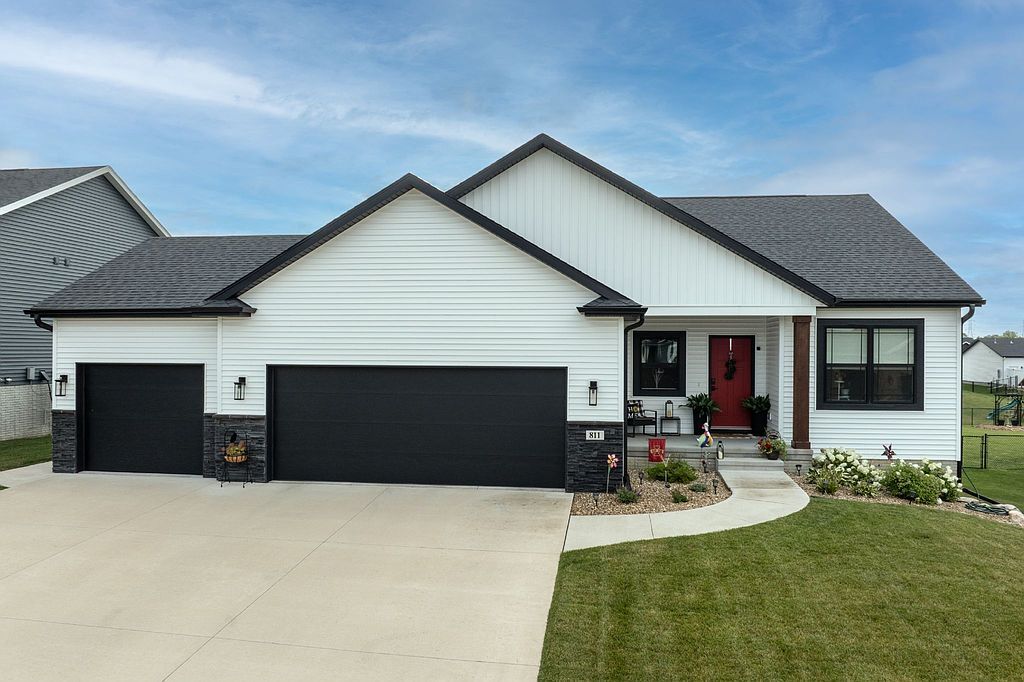 811 Flight Dr - Property Image