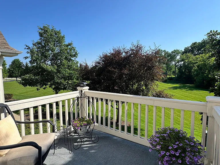11 E Willow Rd — Photo 12