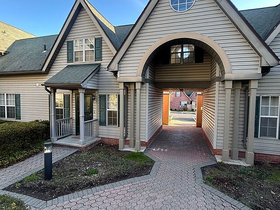 3rd image of 201 Walnut Grove Rd