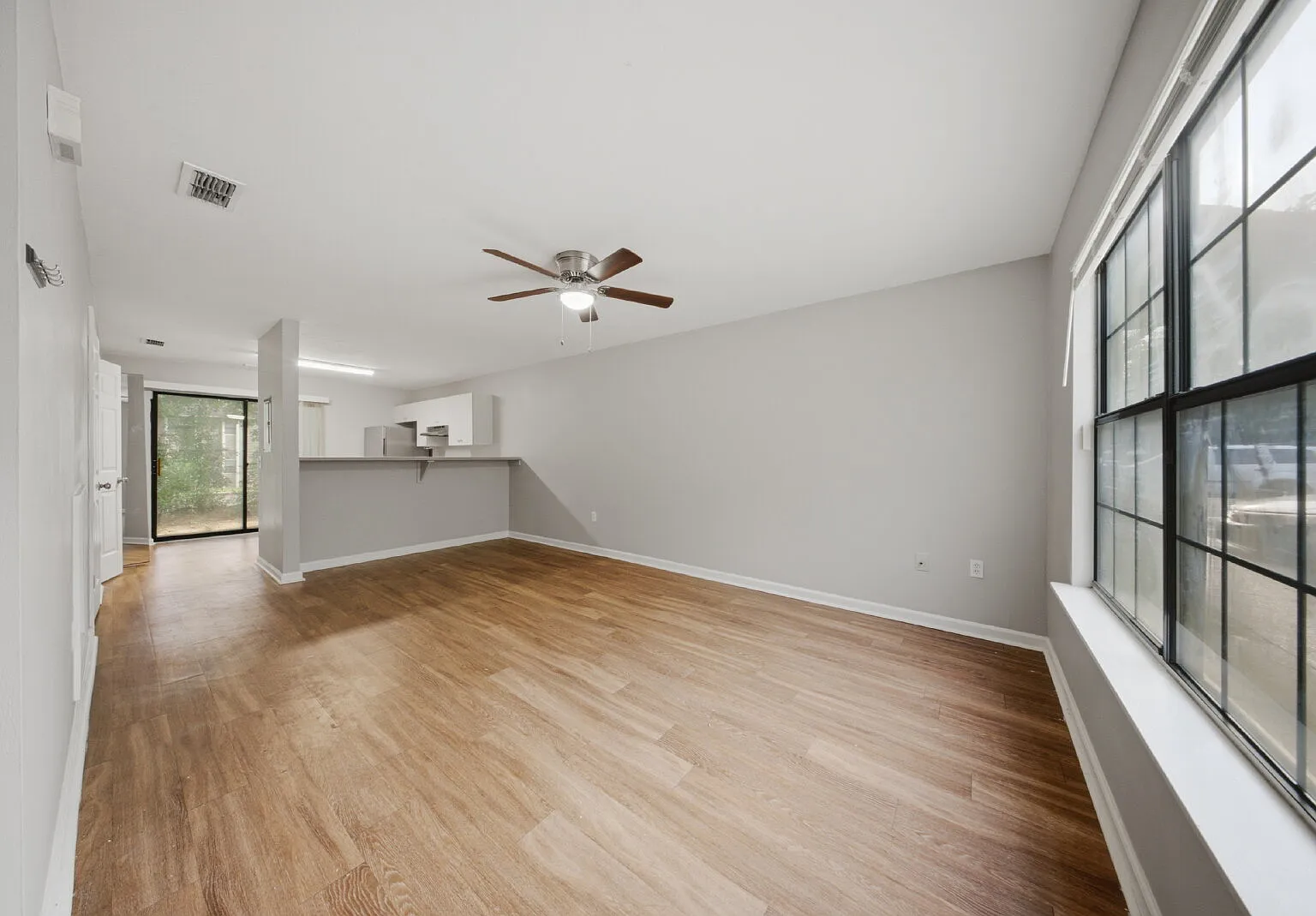 2 bed, 2.5 bath, 1100 sqft, $1,250 — Photo 4