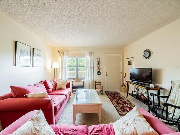 3rd image of 4920 Locust St NE APT 315
