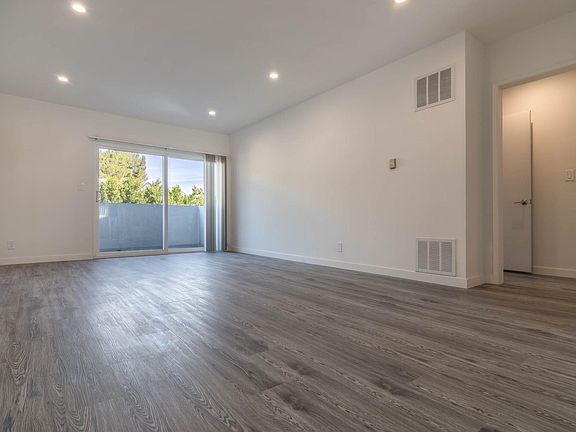 4th image of 3839 Los Feliz Blvd #1