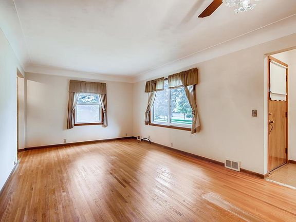 3rd image of 2687 Dale St N