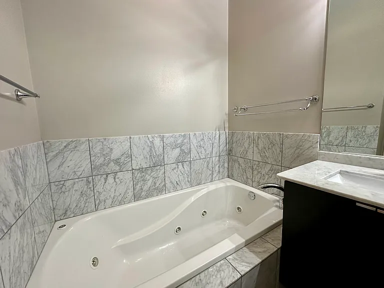2157 N Damen Ave #201 — Photo 23