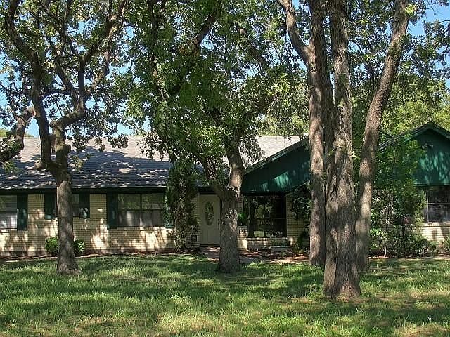 1st image of 1009 Oakwood Dr