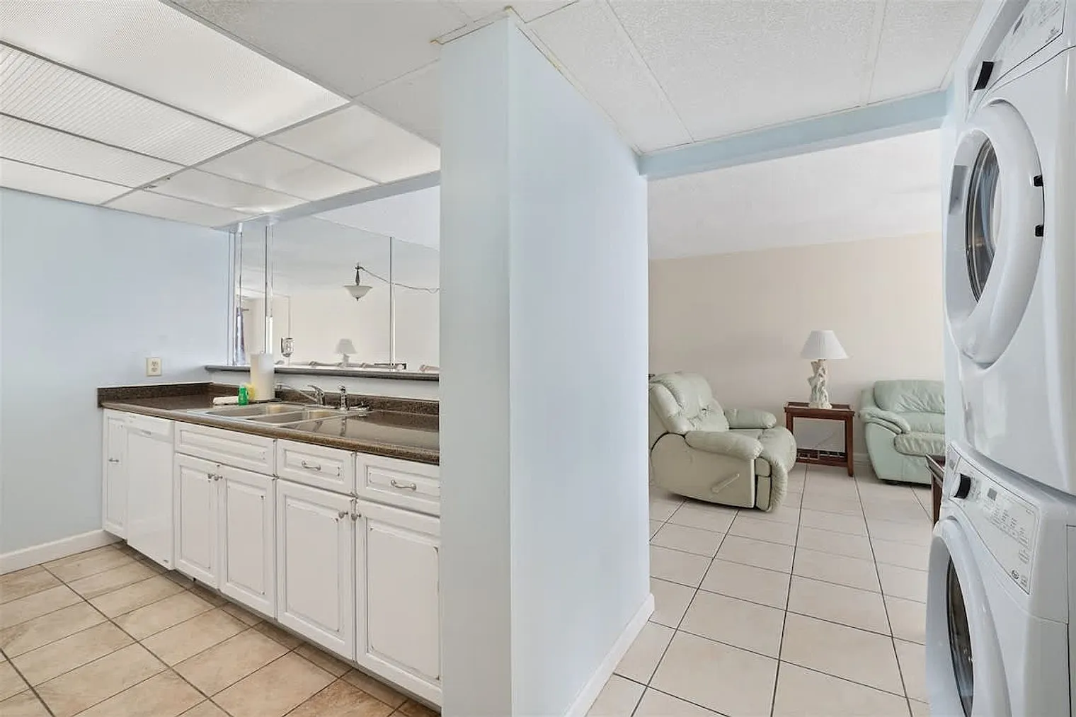 2 bed, 2.0 bath, 1044 sqft, $1,240 — Photo 3