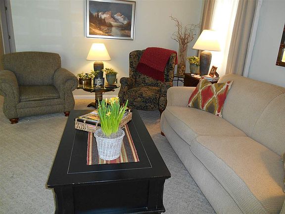 5th image of 16 Lynnfield Dr