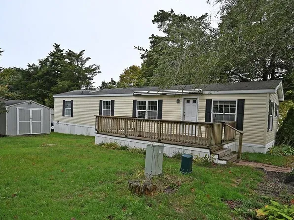7 First Ave, Pocasset, MA 02559