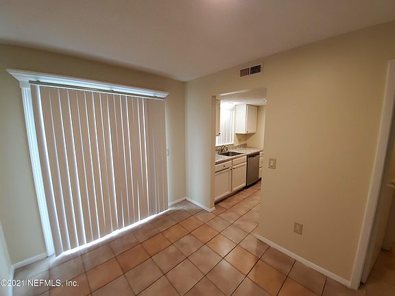 5th image of 52 Masters Dr APT D