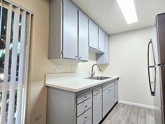 5th image of 4919 Narragansett Ave #7