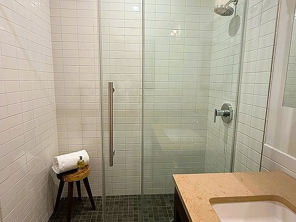 2nd image of 365 Bridge St APT 5A