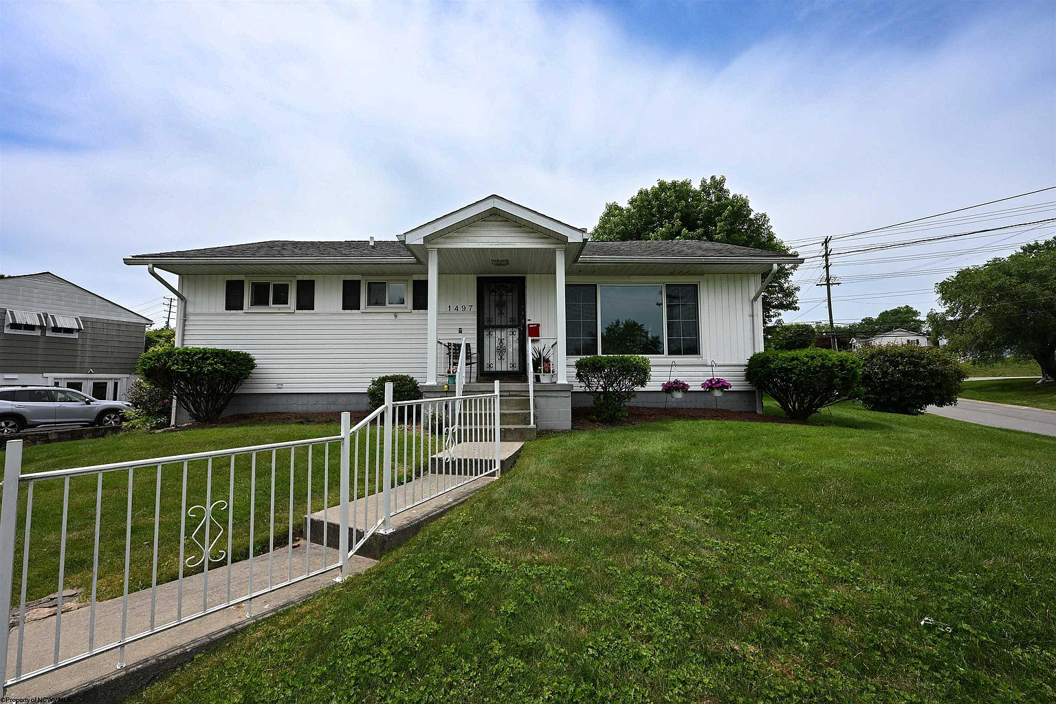 1497 Woodland Dr photo 1