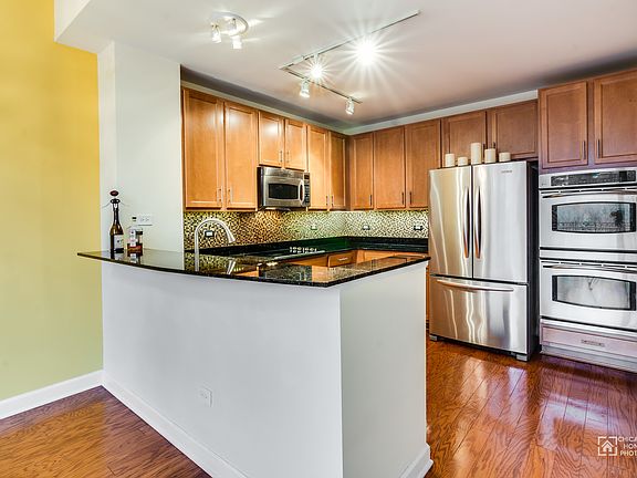 5th image of 1841 S Calumet Ave APT T6