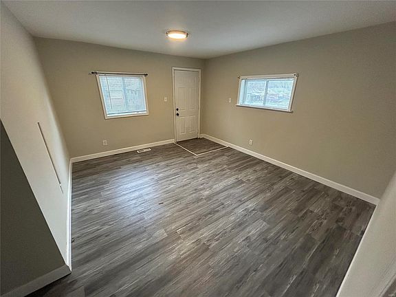 3rd image of 262 Buddie Ave