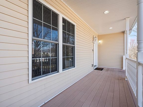 4th image of 22 Westview Rd