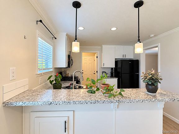 2nd image of 18 Pilgrim Ct