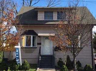 39 S Bayles Ave, Port Washington, NY 11050