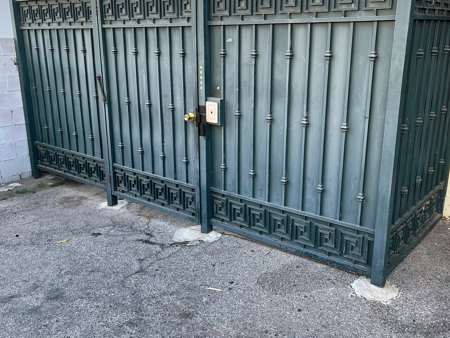 2 bed, 830 sqft, $2,300 — Photo 2