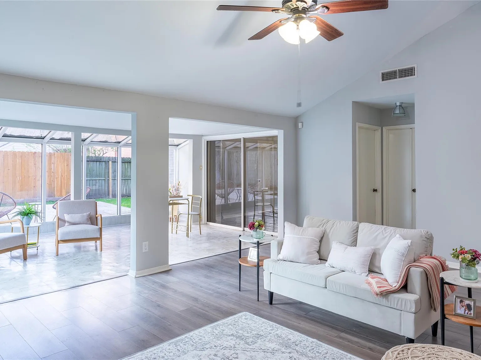 4 bed, 2.5 bath, 2448 sqft, $2,900 — Photo 2