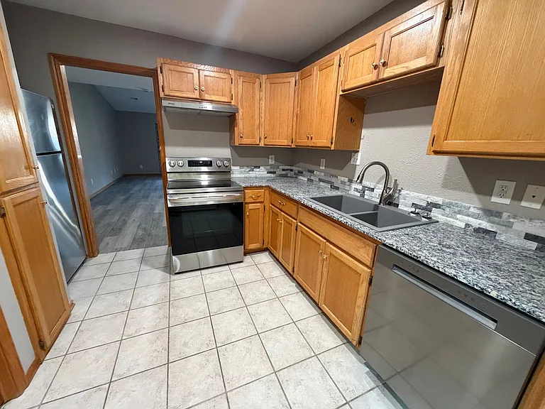 824-930 Railhead Dr — Photo 34