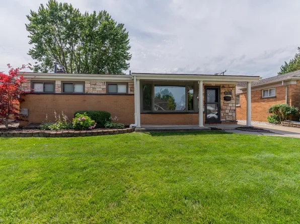 31819 Courtland St, Saint Clair Shores, MI 48082
