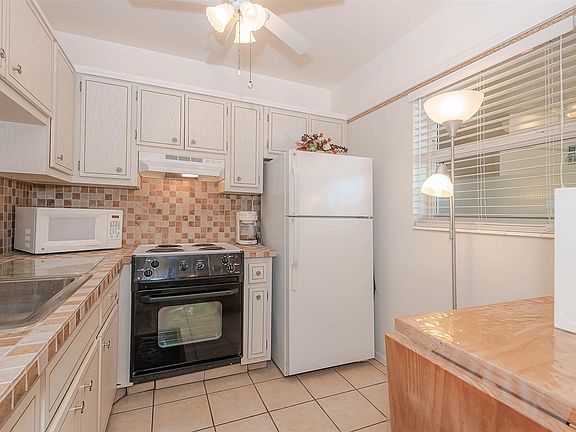 4th image of 4411 NW 16th Street #305