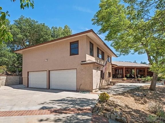 5th image of 15755 Rosemont Ln