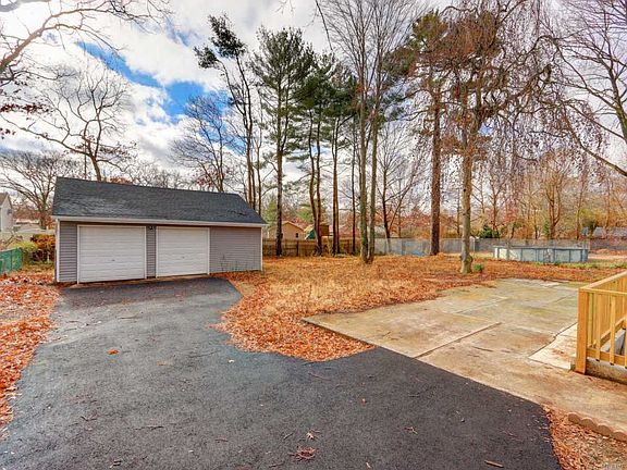 3rd image of 54 Oaklawn Ave