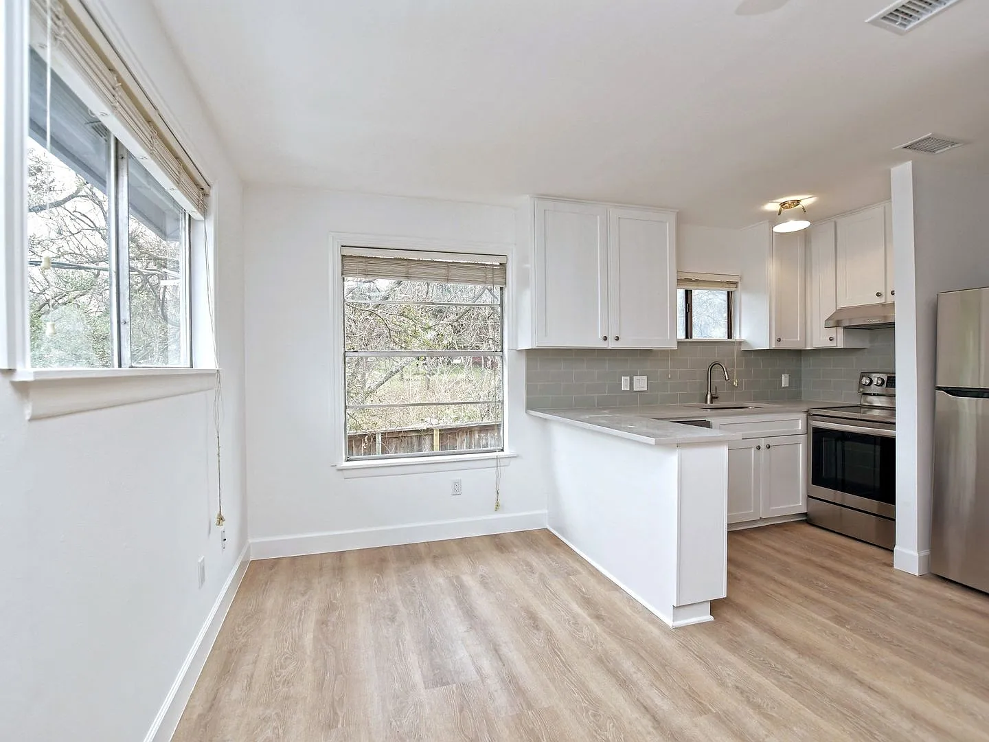 3105 Glen Ora Street — Photo 2
