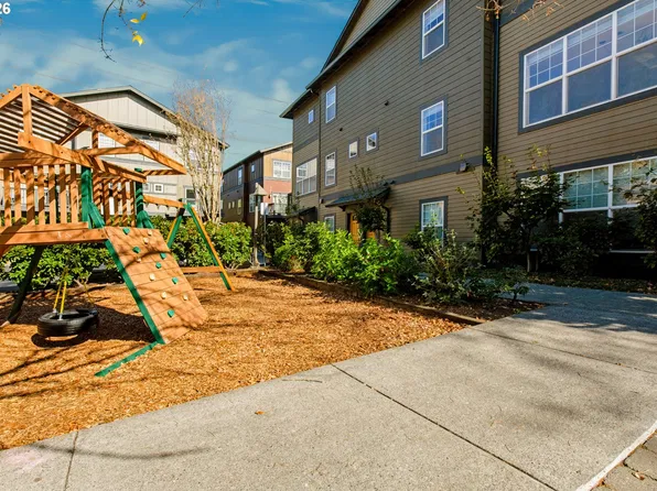 1090 SW 170th Ave Unit 201, Beaverton, OR 97003