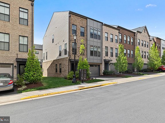 2nd image of 42293 Belgrave Gardens Ter