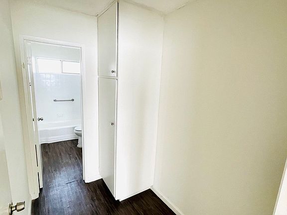 4th image of 933 N Wilcox Ave #6