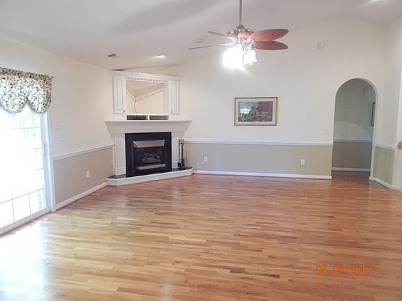 4th image of 100 Woodfield Cir