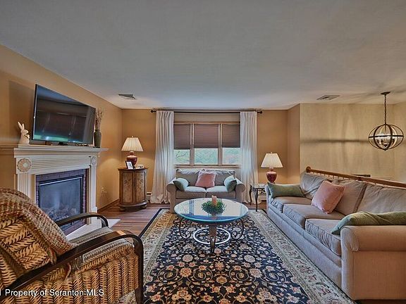 4th image of 111 White Tail Dr