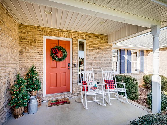 4th image of 502 Old Village Ct