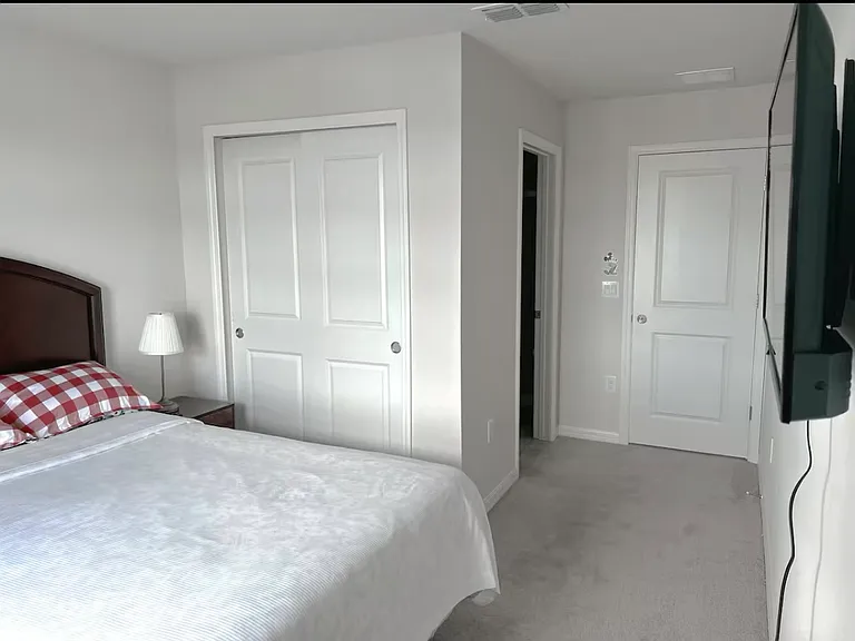 372A Pacific Ln — Photo 32