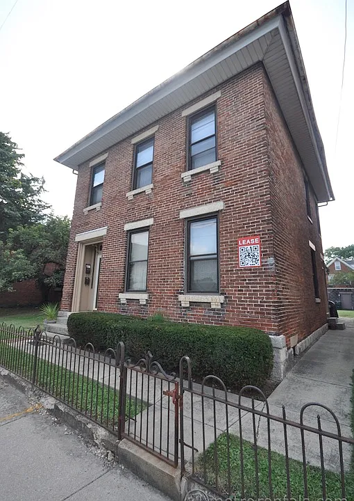 321 E Livingston Ave #B