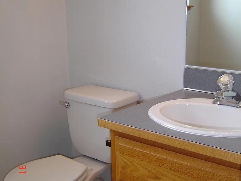 Big Rock Apartments (480 S Oak Harbor St.) — Photo 7
